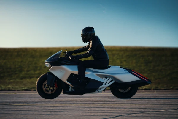 BMW'den göz kamaştıran konsept motosiklet