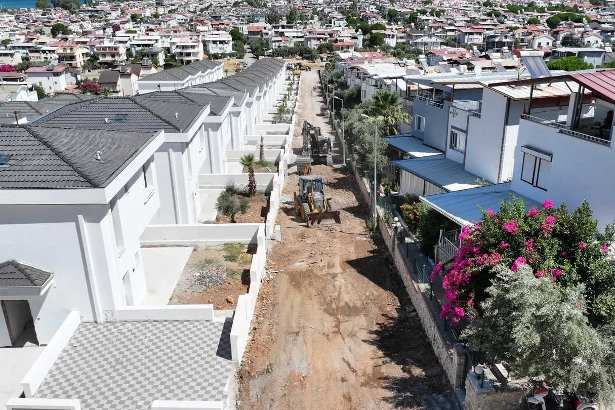Didim Belediyesi Akbük'te Yol Yapım Çalışmalarını Genişletiyor